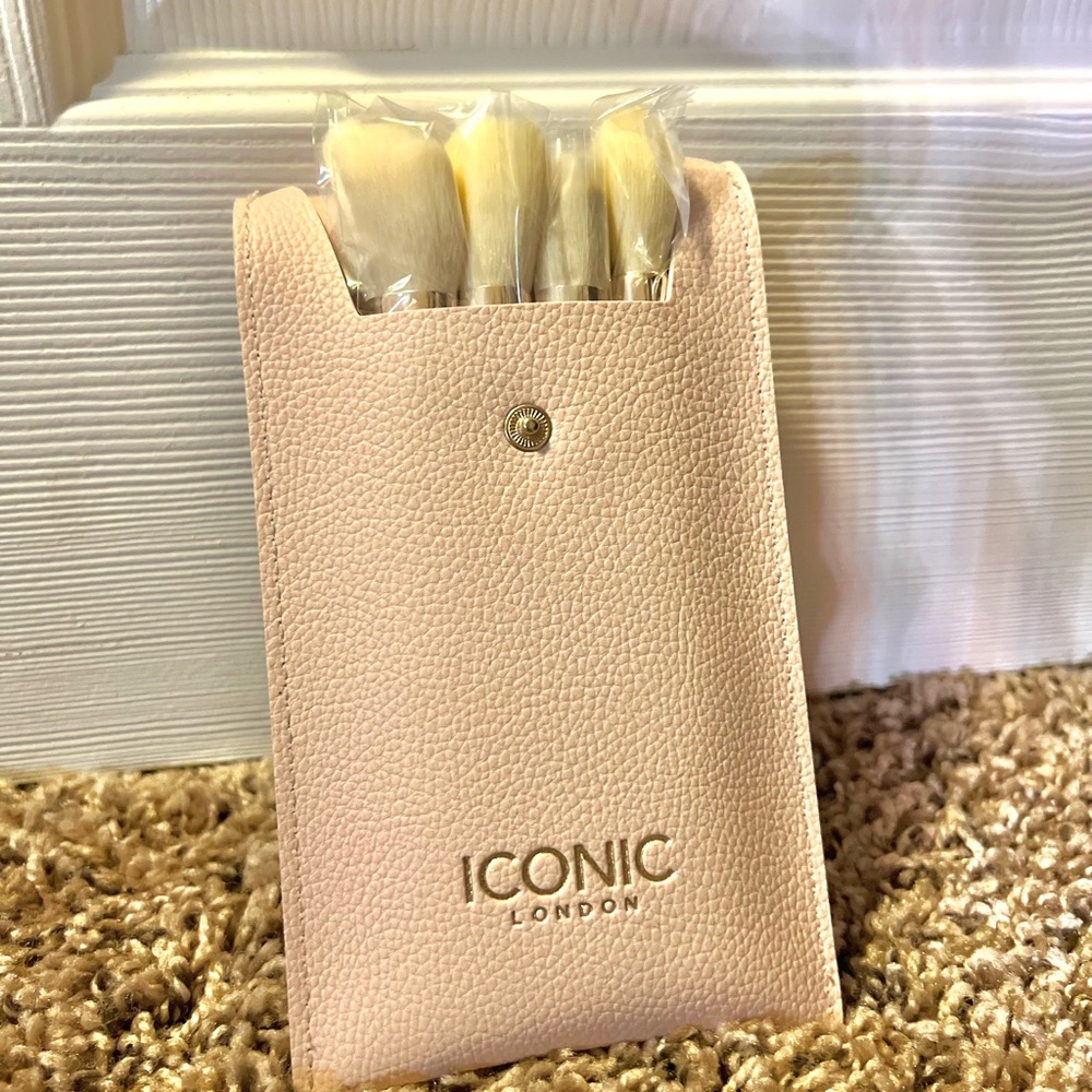 ICONIC London Brush Set with Cream pink Case 4 makeup brushes BNIB blush